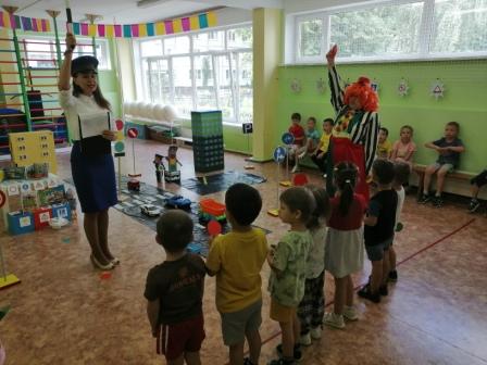 Развлечение "В стране дорожных знаков"